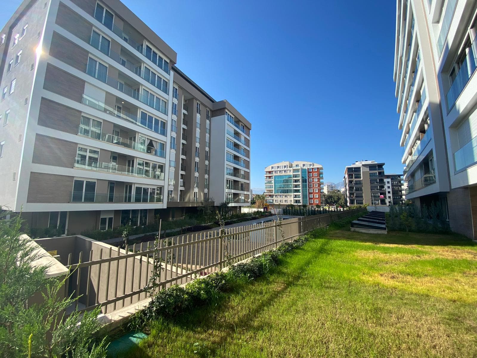 آپارتمان مبله و شیک ۲ خوابه حیاط‌دار در محله اونجالی - image 13