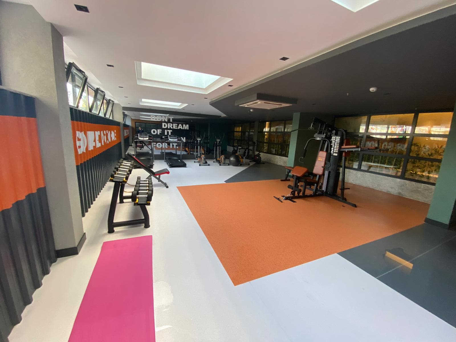 آپارتمان مبله و شیک ۲ خوابه حیاط‌دار در محله اونجالی - image 18