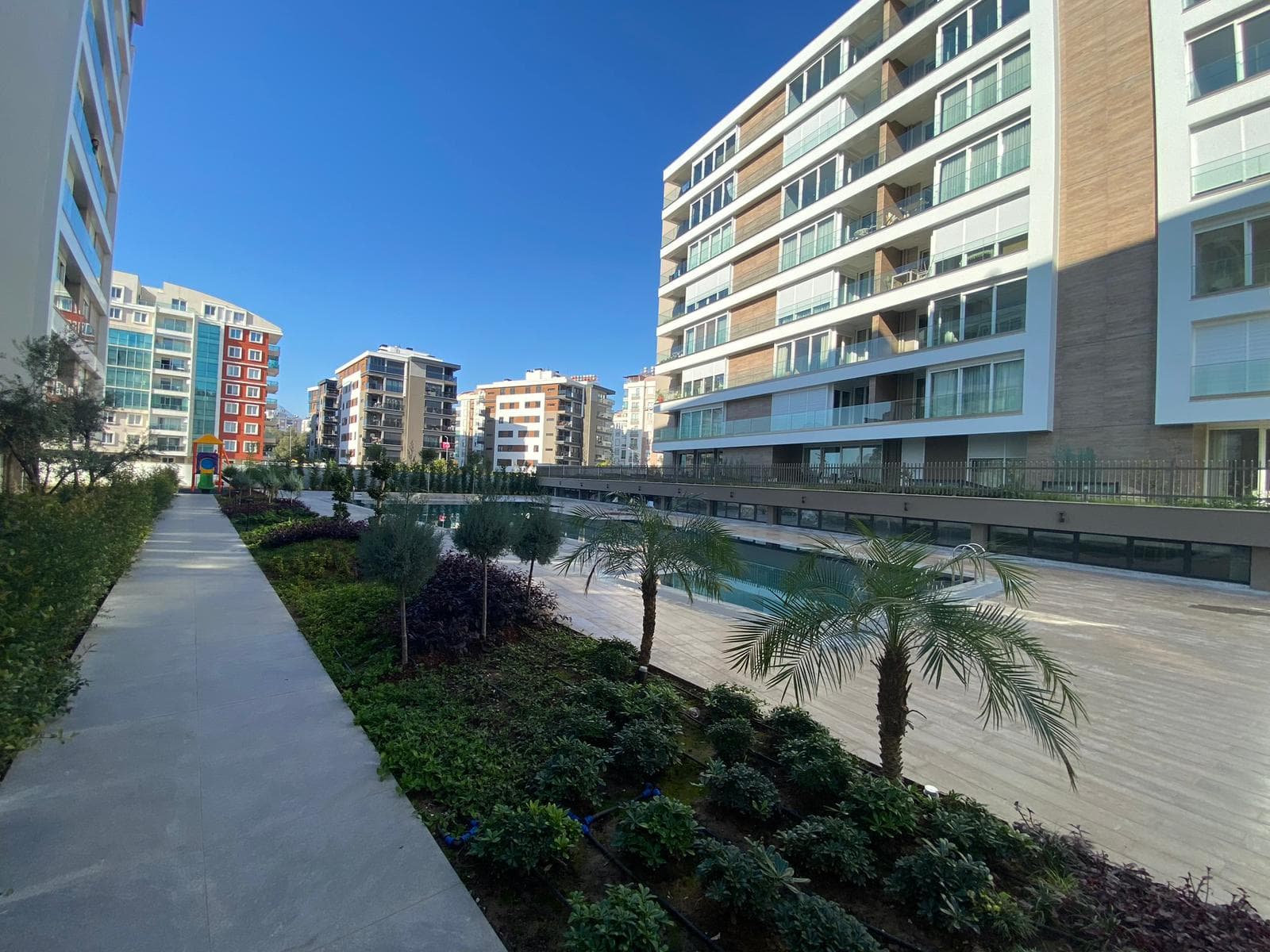 آپارتمان مبله و شیک ۲ خوابه حیاط‌دار در محله اونجالی - image 19