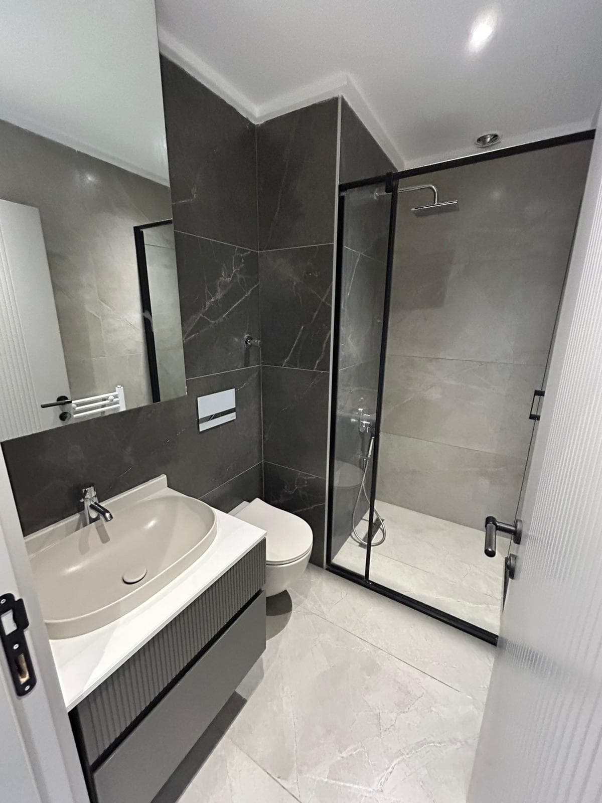 آپارتمان شیک ۲ خوابه حیاطدار با استخر و امکانات ورزشی - image 16