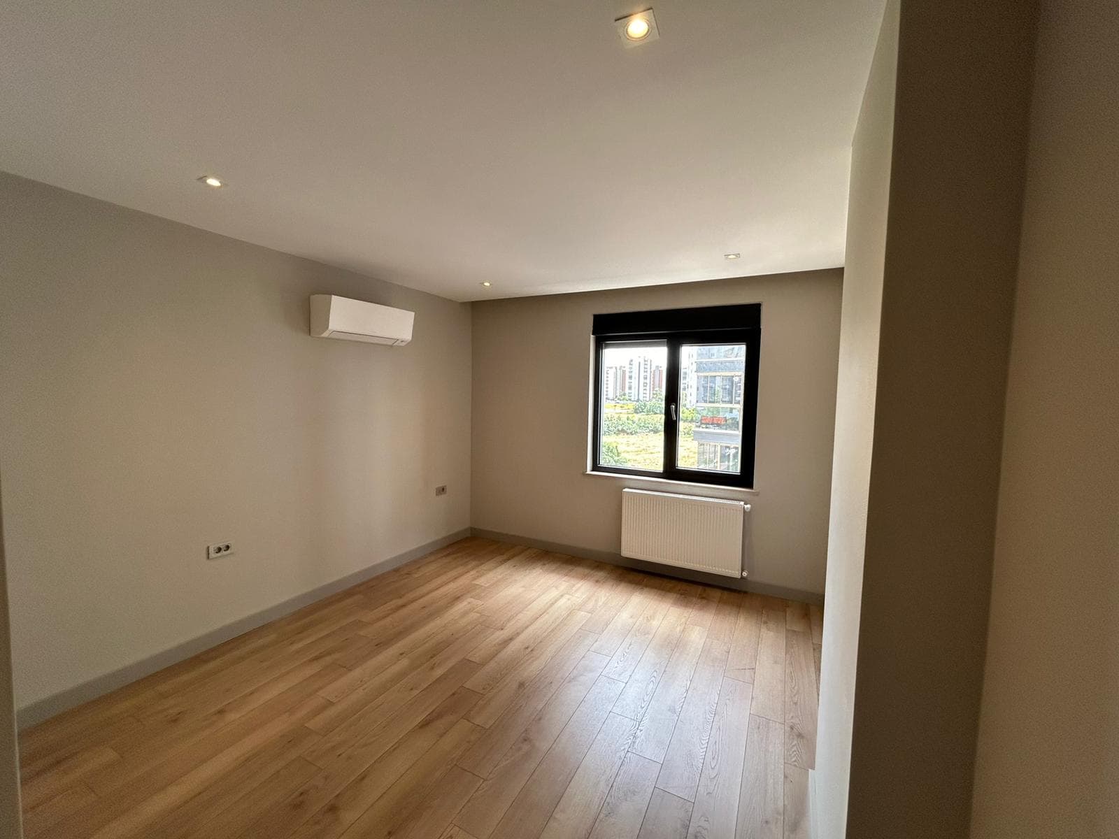 آپارتمان شیک ۲ خوابه حیاطدار با استخر و امکانات ورزشی - image 20