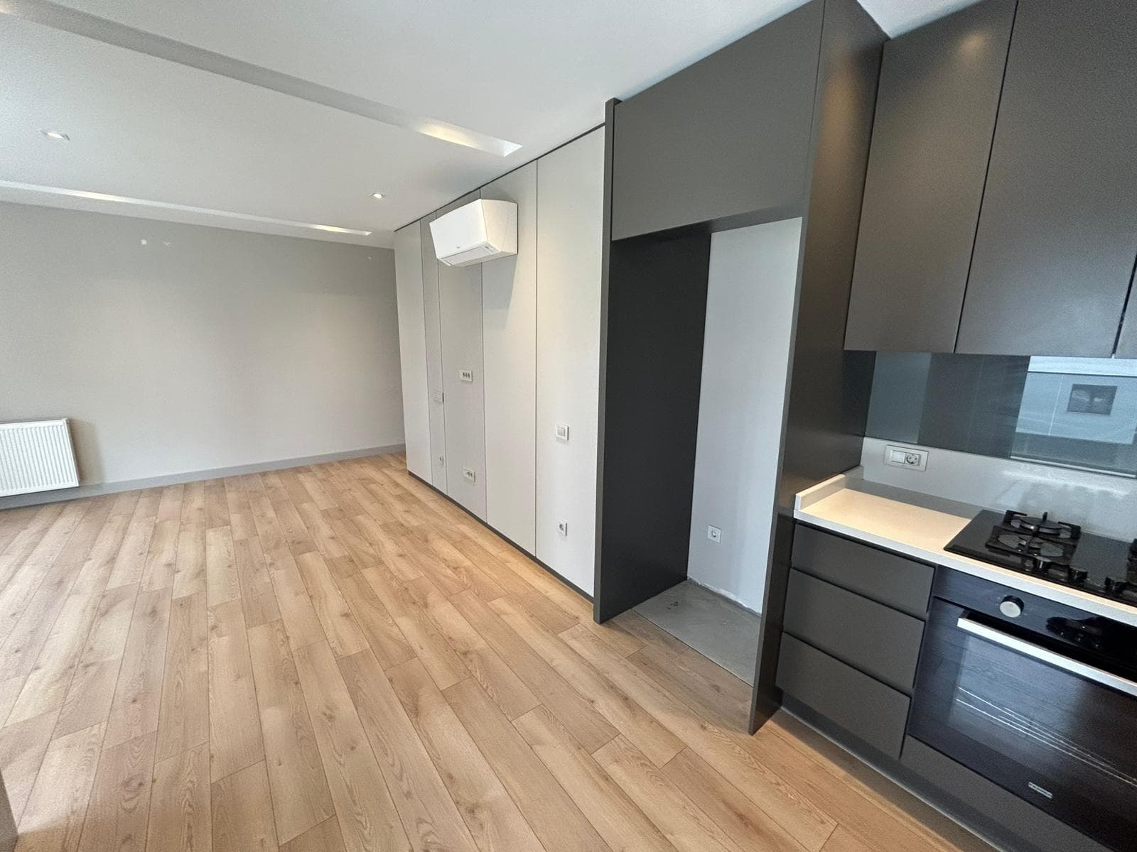 آپارتمان شیک ۲ خوابه حیاطدار با استخر و امکانات ورزشی - image 27