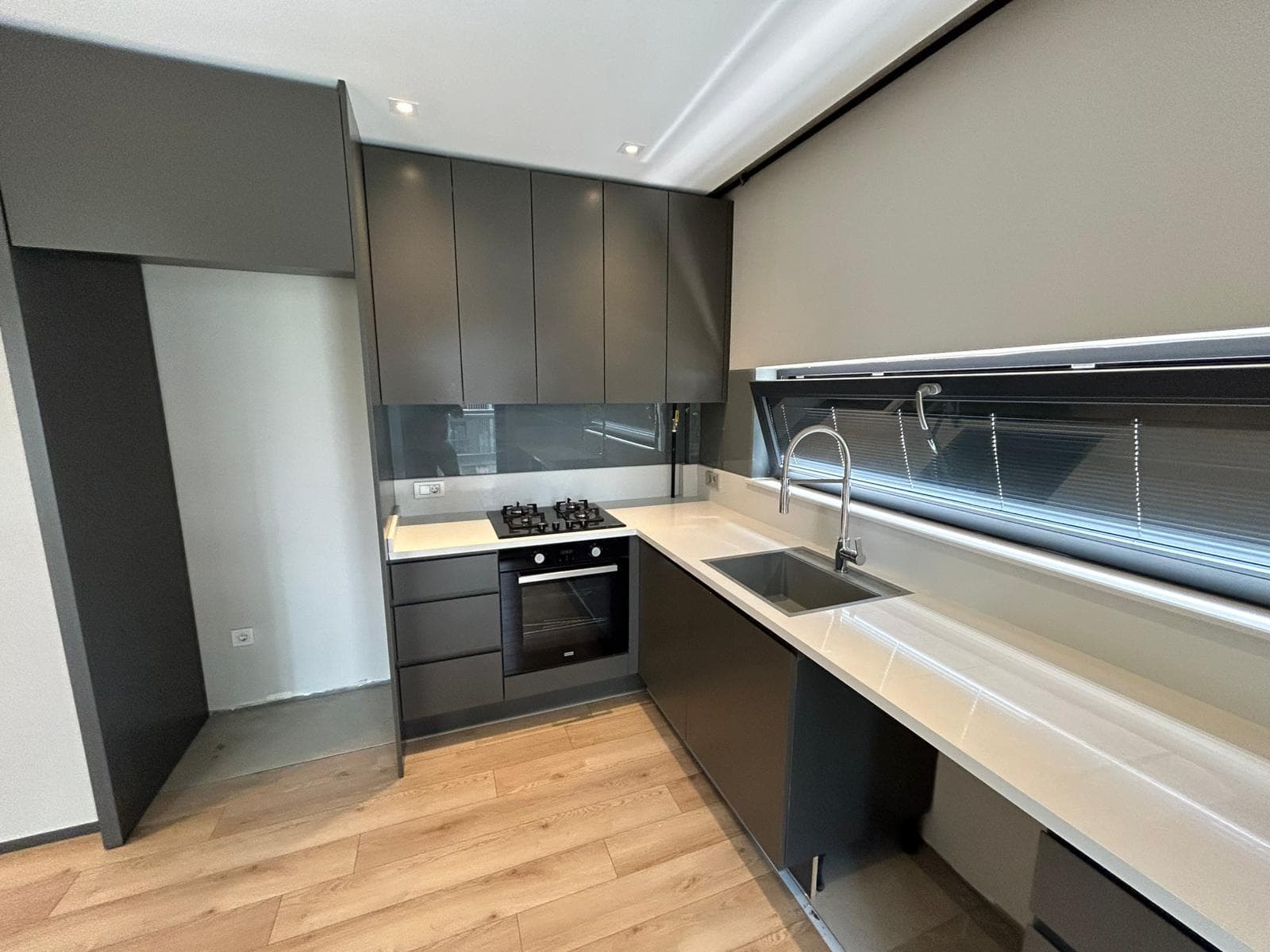 آپارتمان شیک ۲ خوابه حیاطدار با استخر و امکانات ورزشی - image 30