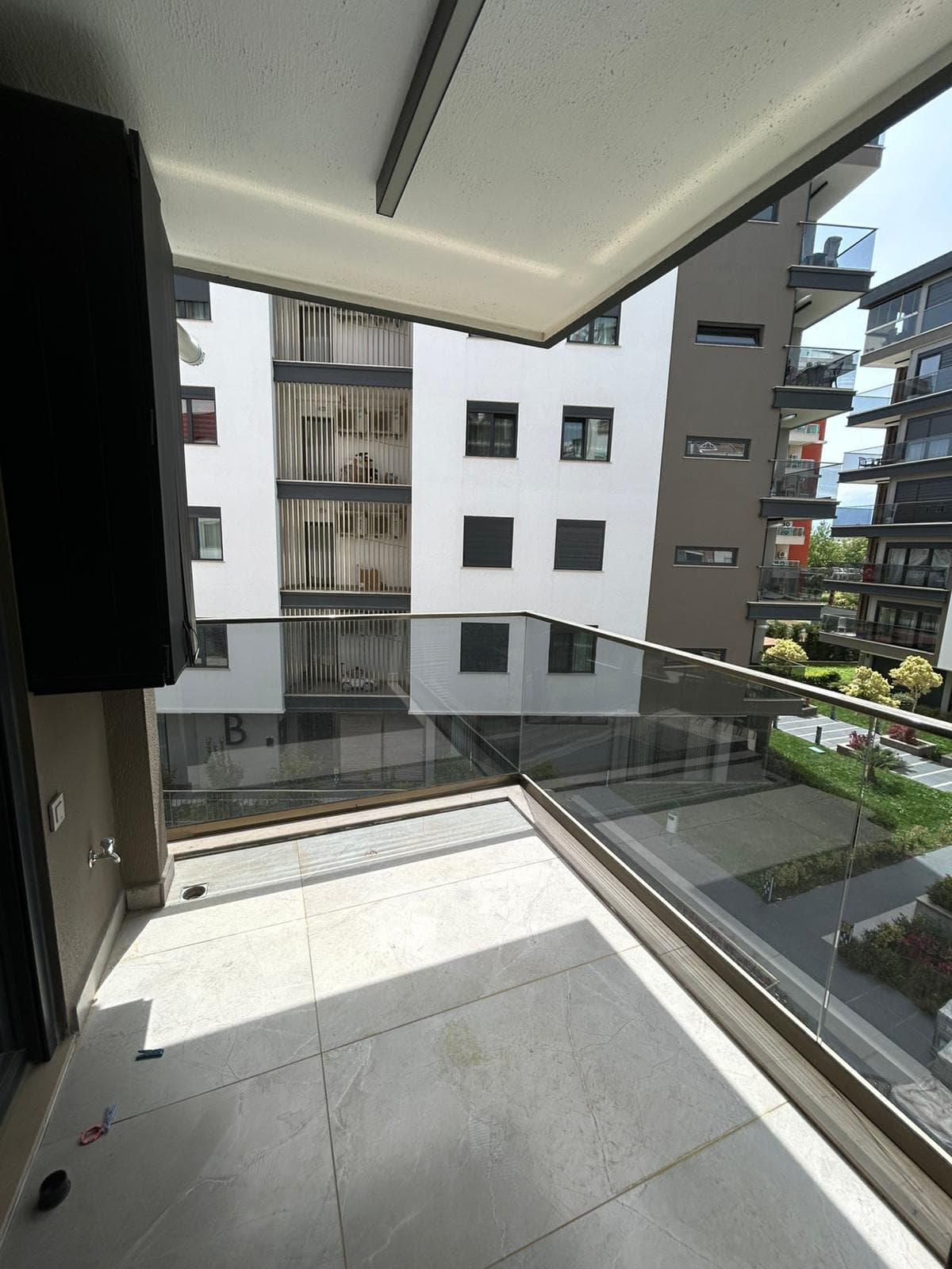 آپارتمان شیک ۲ خوابه حیاطدار با استخر و امکانات ورزشی - image 37