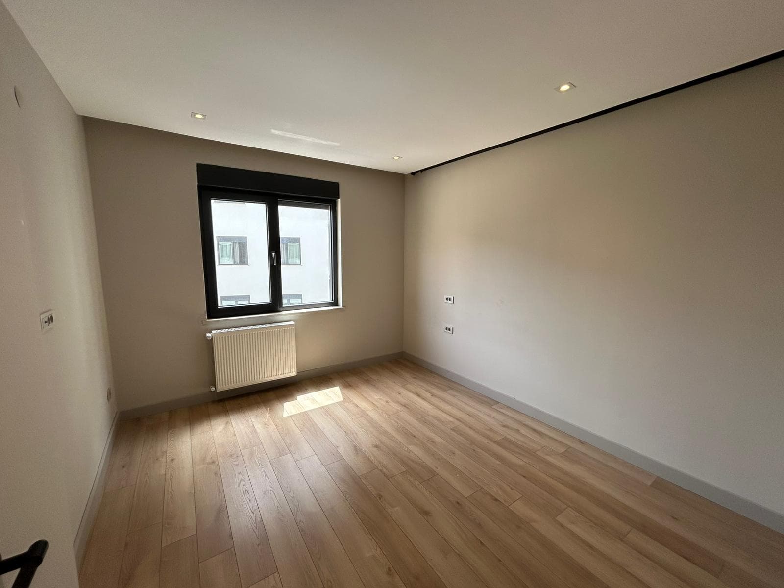 آپارتمان شیک ۲ خوابه حیاطدار با استخر و امکانات ورزشی - image 39