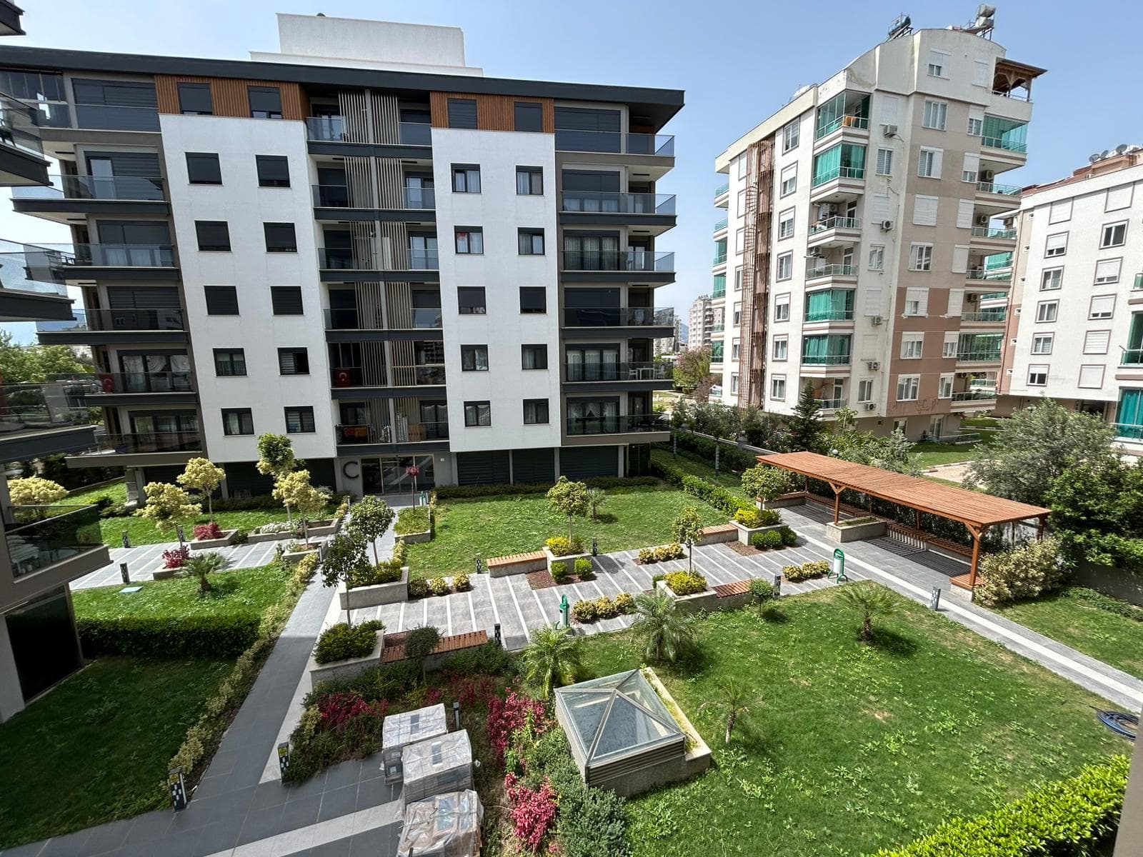 آپارتمان شیک ۲ خوابه حیاطدار با استخر و امکانات ورزشی - image 43