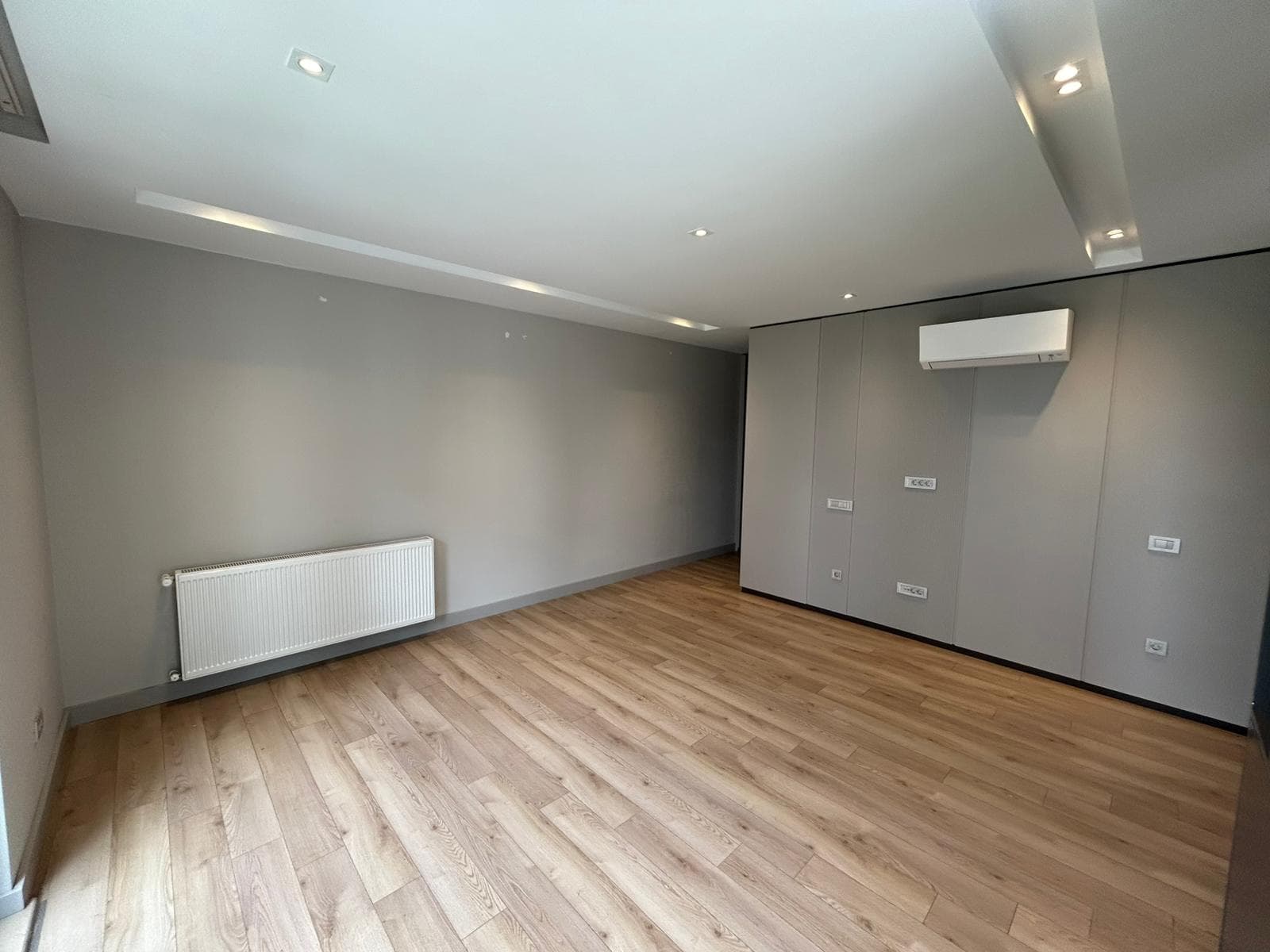 آپارتمان شیک ۲ خوابه حیاطدار با استخر و امکانات ورزشی - image 9